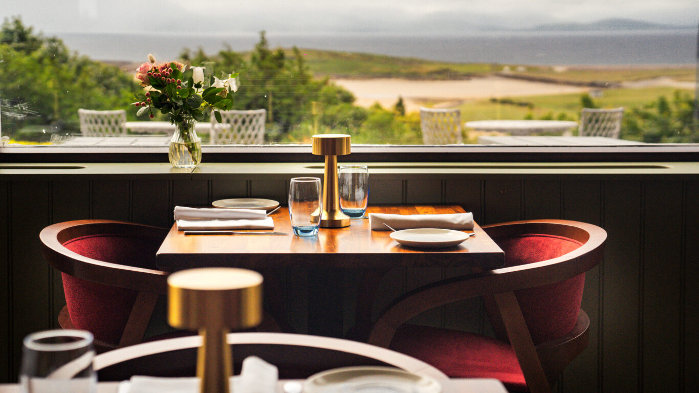 window table &ndash; green room