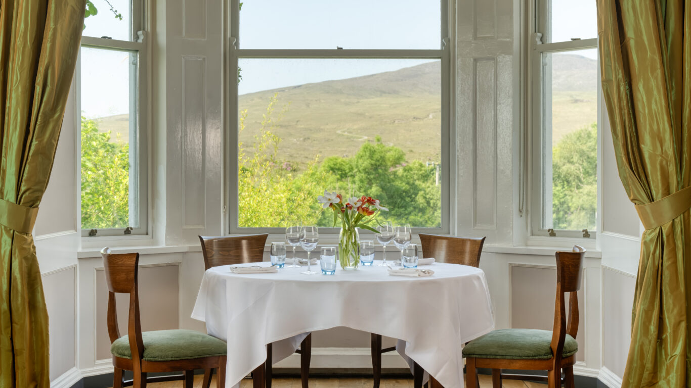 25_260603_restaurant_mountain_view