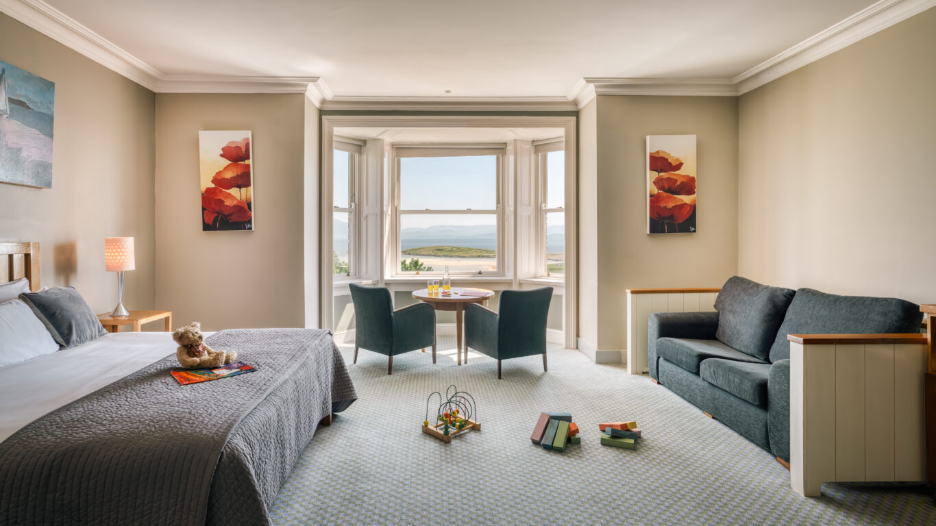 31_260603_familyroom_seaview_1